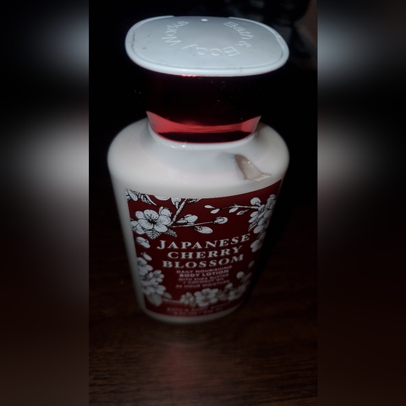 Japanese Cherry Blossom Body Lotion 8fl oz - Picture 5 of 5